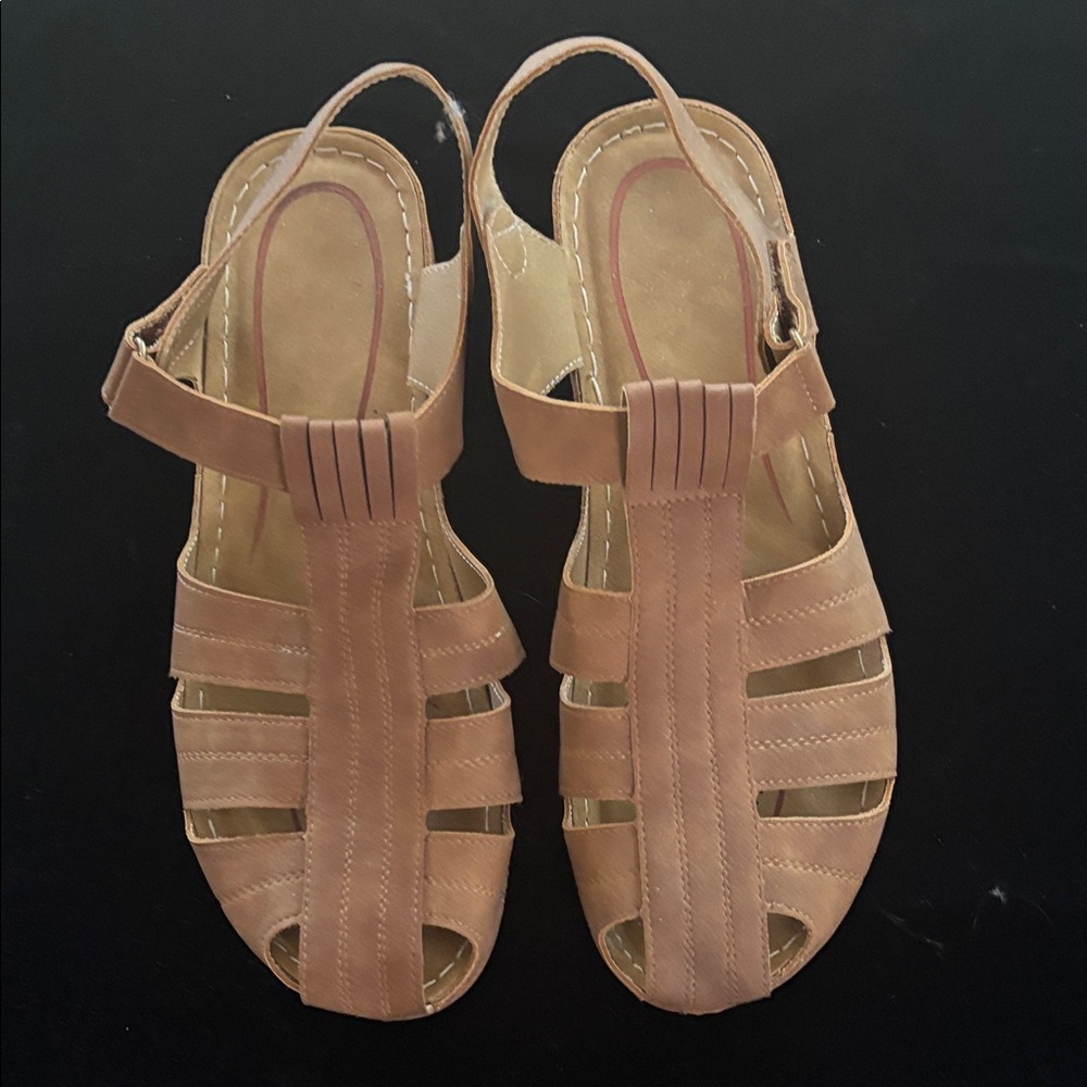 Unbranded- Closed Toe Sandales